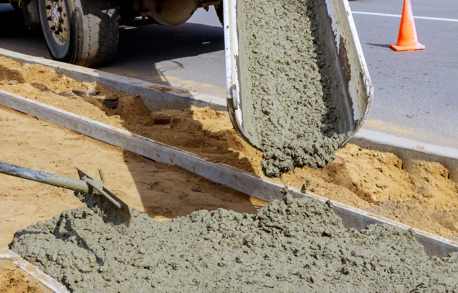 Construction process making of mixer truck freshly